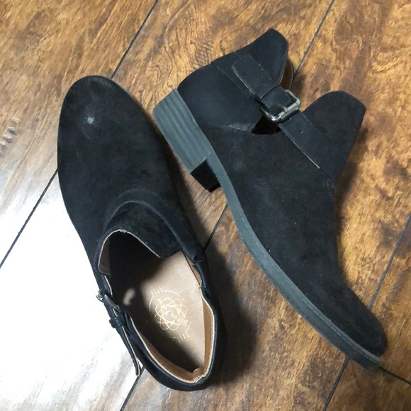 Black ankle booties with buckle - Picture 2 of 2